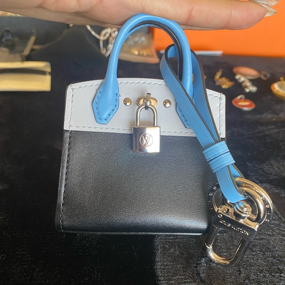 Louis Vuitton cite stemmer bag charm key ring key holder 🗝👛💯 Authentic - Picture 5 of 10